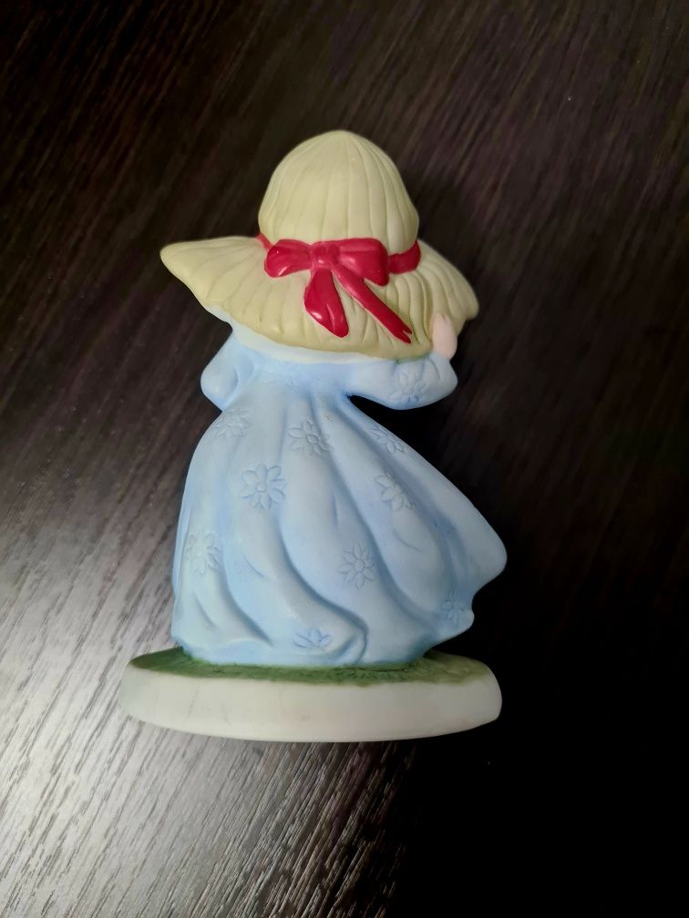 Винтажная фарфоровая статуэтка девочка в шляпе ретро винтаж