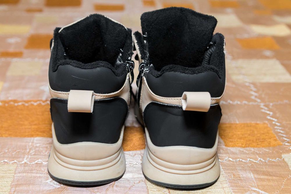 Стильні, якісні та зручні чоботи хайтопи, р.35, 21,5 см