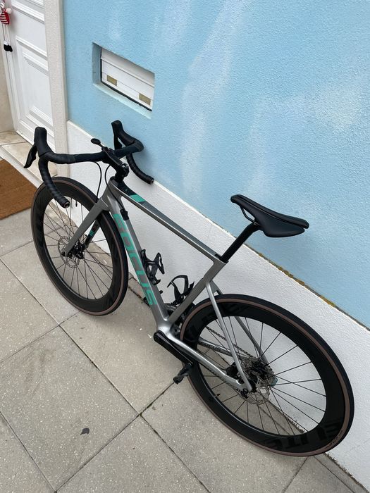 Bicicleta de estrada Focus Izalco Max disc