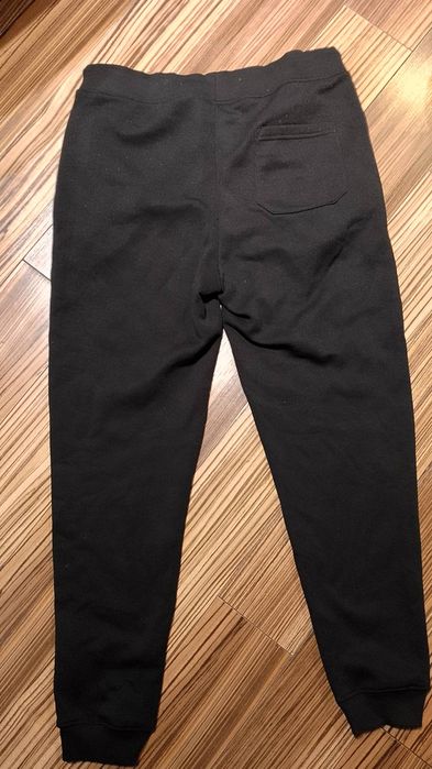 Czarne spodnie dresowe Lonsdale rozmiar 40