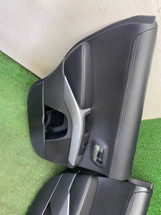 Дверні карти салону Mitsubishi Outlander XL