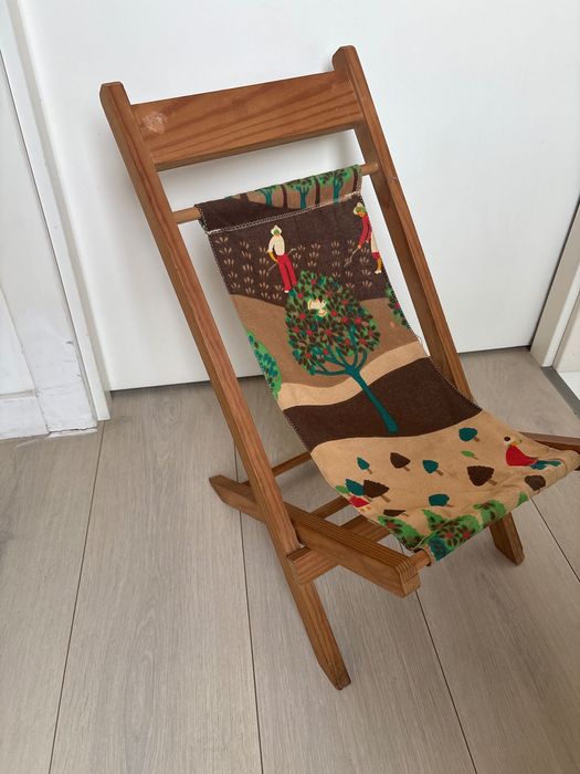 Cadeirinha artesanal articulada , para bonecas