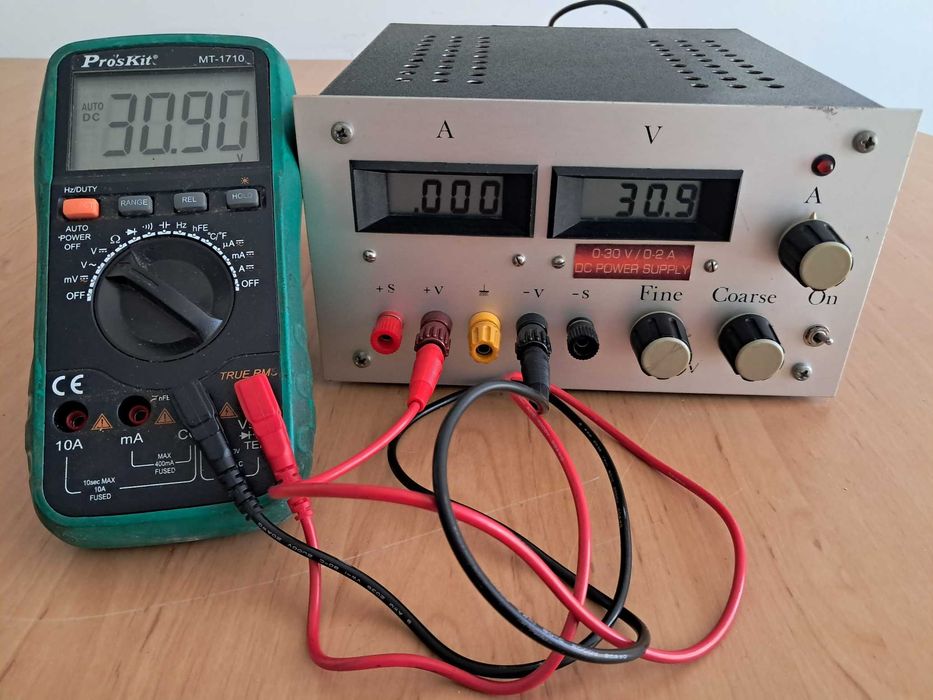 Fonte de Alimentação Linear Regulável