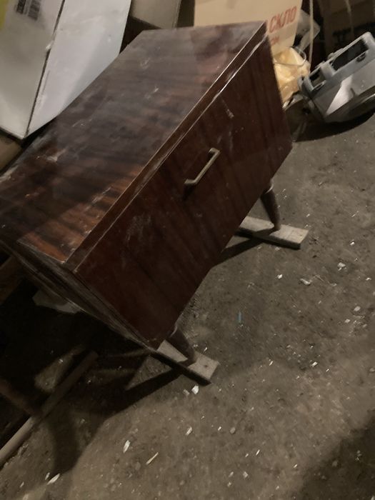 Тумбочка прикроватная