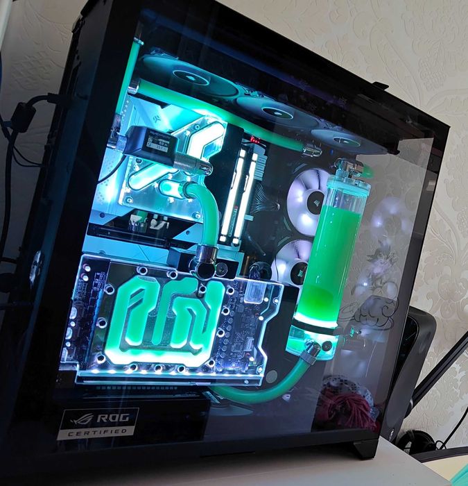 Custom Loop 13900k RTX 4080 64GB