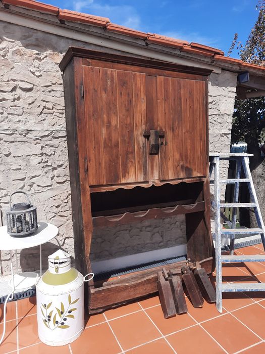 Cantareira muito antiga 2 m x 1.30m x 40 cm