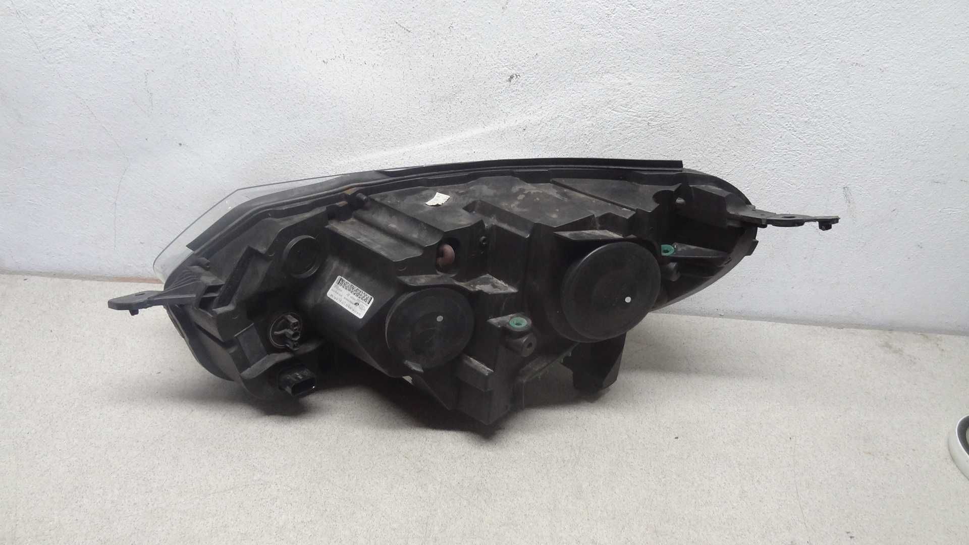 Toyota proace 16- lampa xenon led przód prawa europa