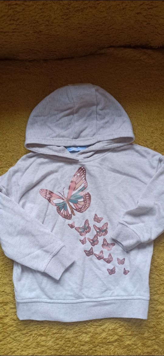 Szara bluzka z kapturem z motylkami firma Primark rozmiar 104