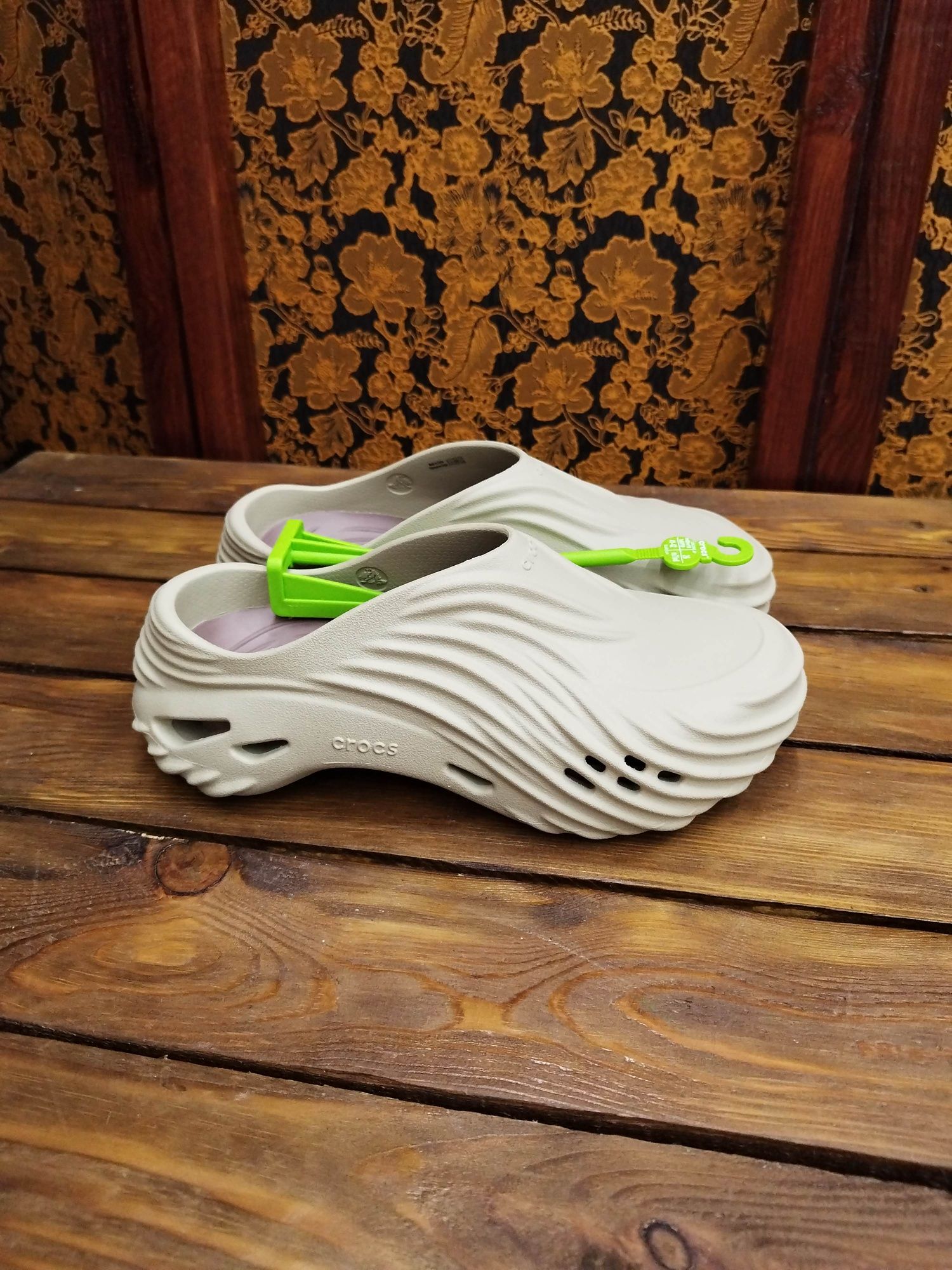 Розпродаж Складу.Знижки до 30%. Оригінальні Крокси. Crocs Salehe, Echo