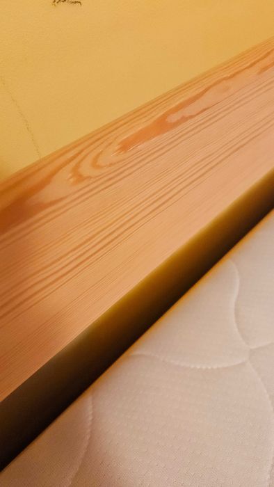 Łóżko 160 x 80 cm, lite drewno, materac, stan bardzo dobry