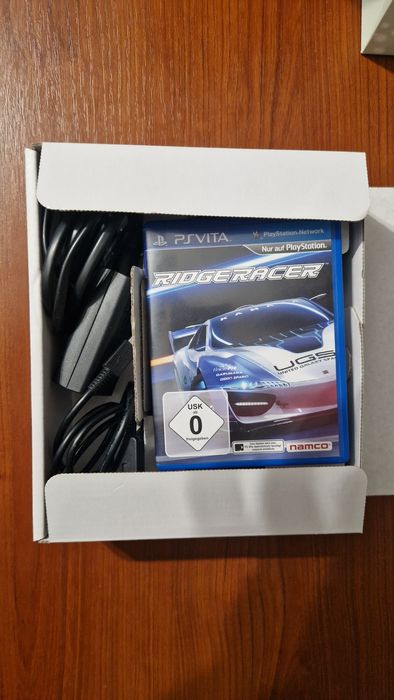 PS Vita plus 5 gier