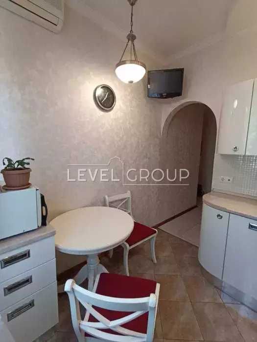 3 кім сталінка на Печерську вул Князів Острозьких (Московська) 37/2