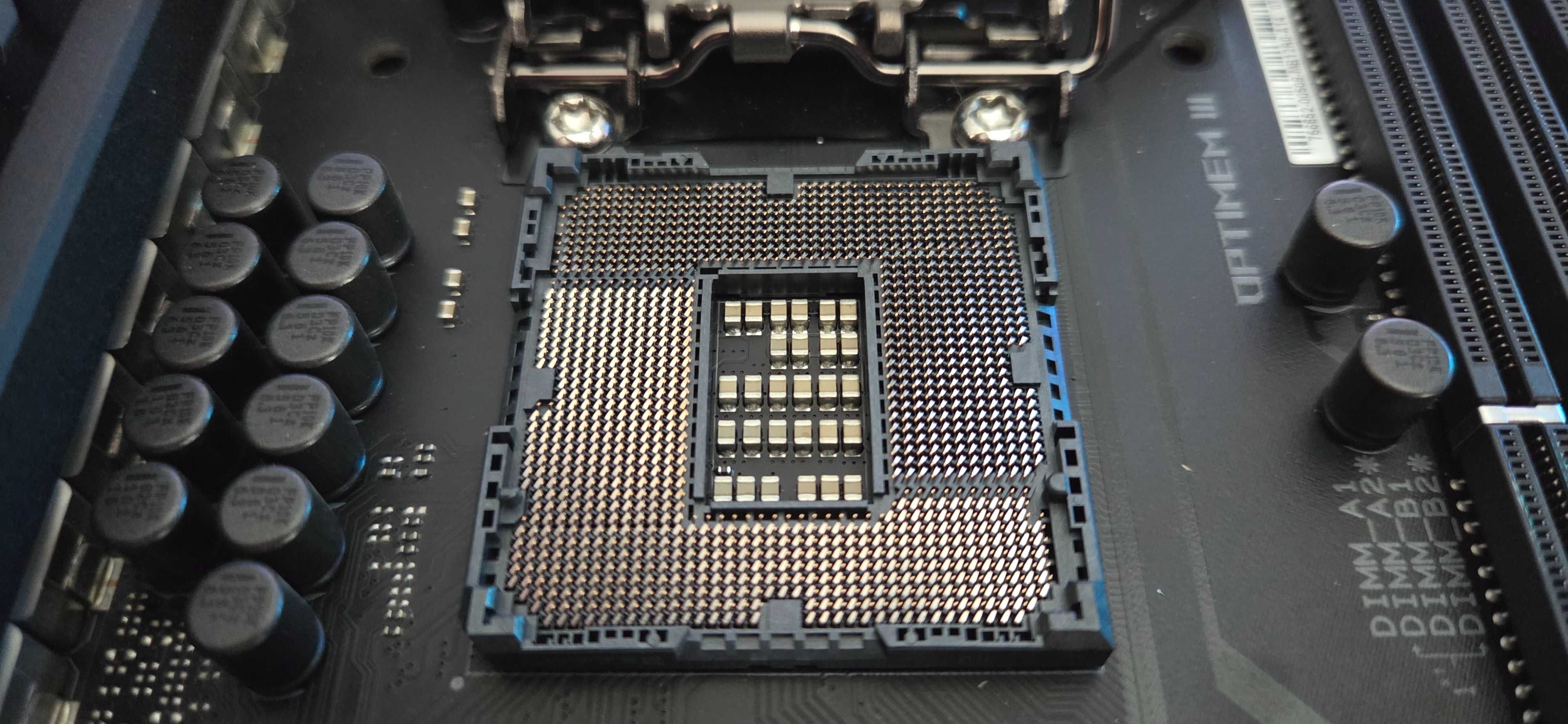 СРОЧНО! Продам Материнскую плату ASUS MAXIMUS Z490/Socket 1200 - Идеал
