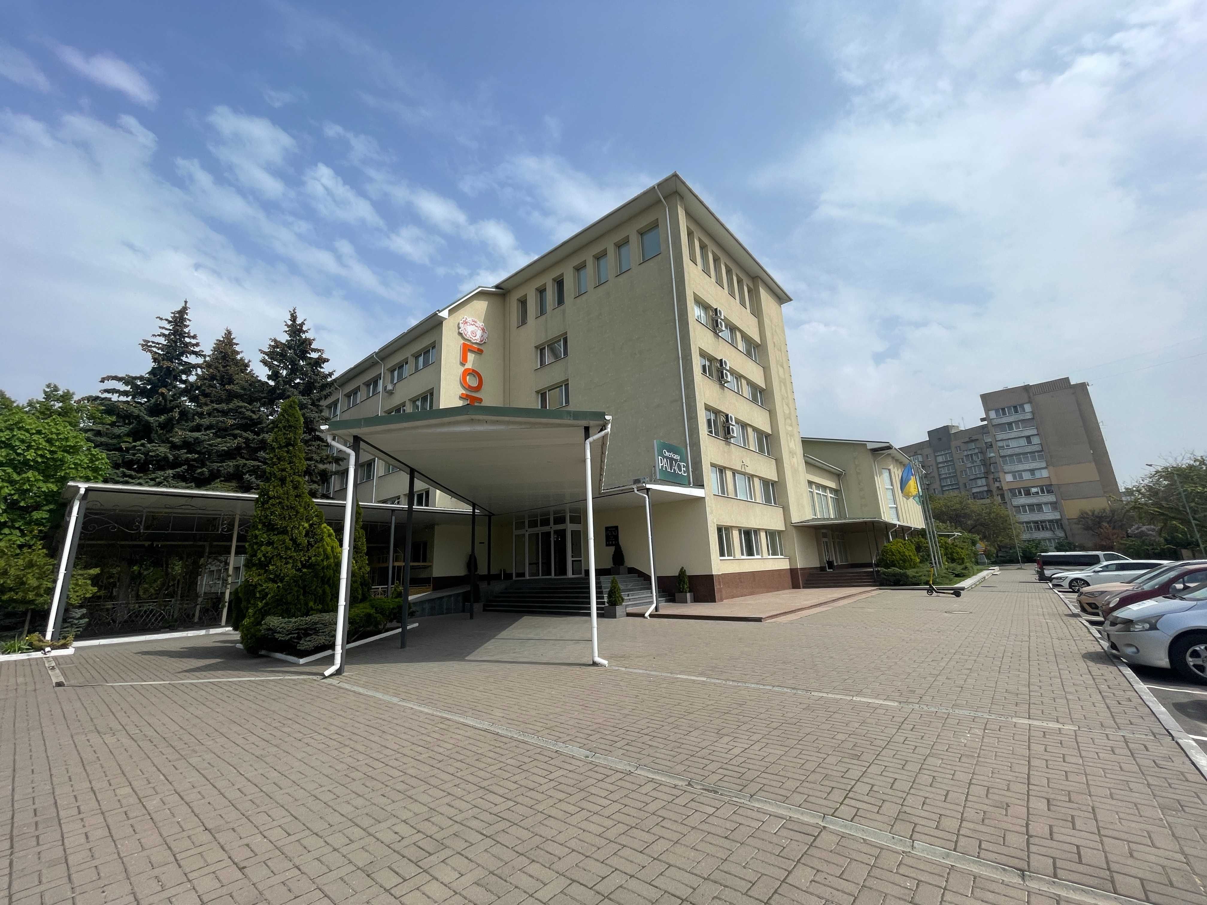 Офісне приміщення з власним санвузлом