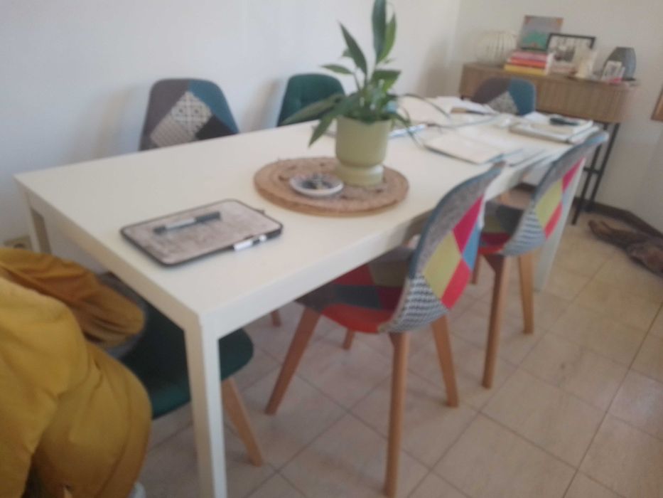 Mesa Ikea extensivel VIHALS. Medidas conforme foto.