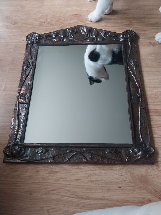 Lustro w miedzianej ramie  Prl