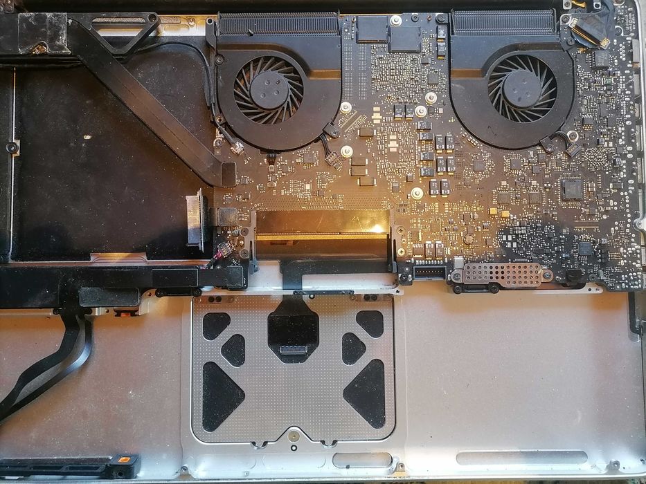 Макбук про проц і5 на запчастини 2010 року