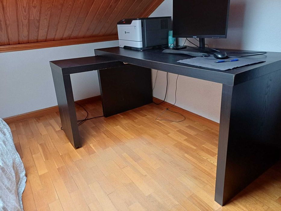 Secretaria IKEA - marca Malm - bom estado