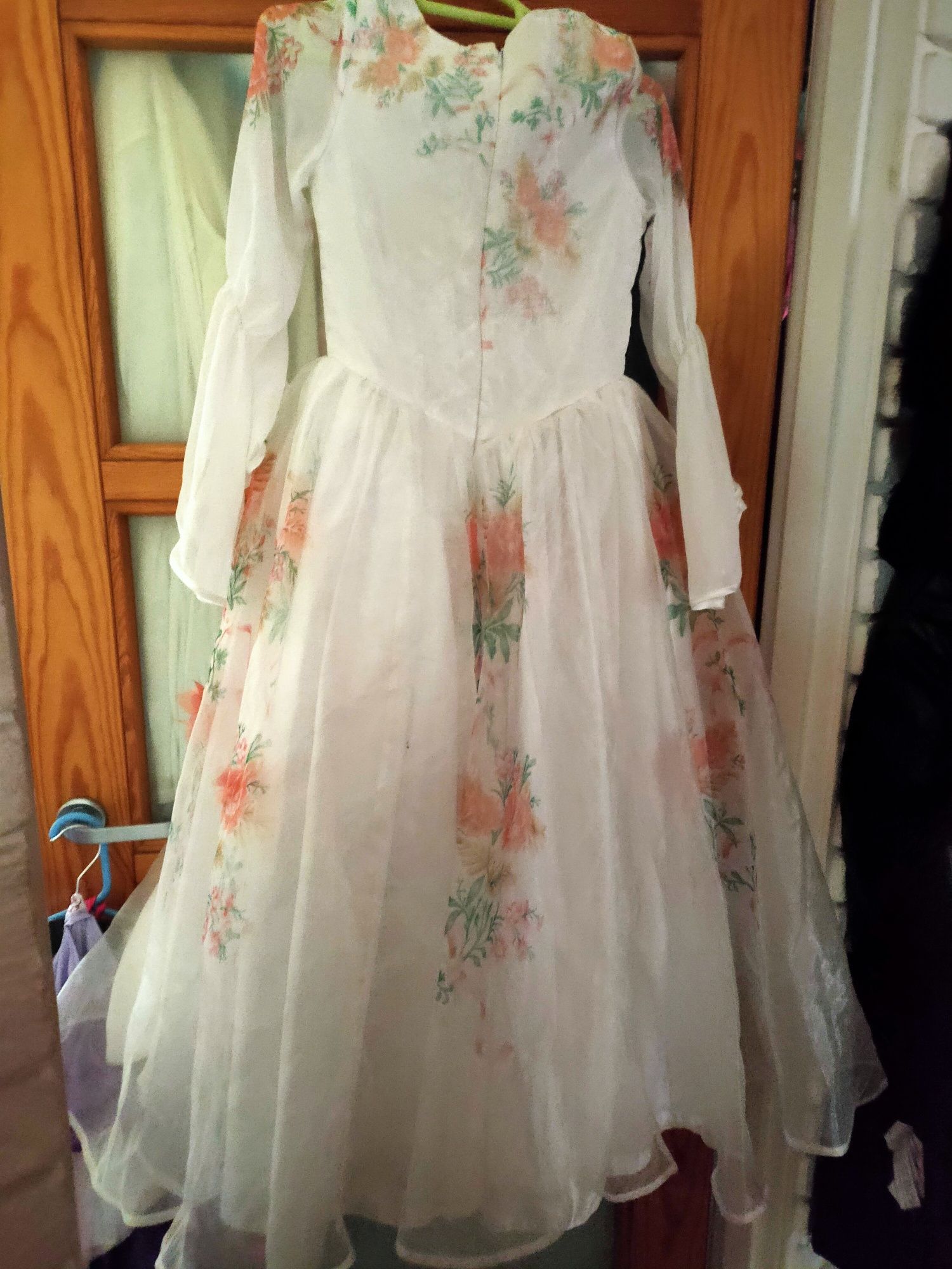 Roszpunka suknia ślubna na bal rozmiar 152