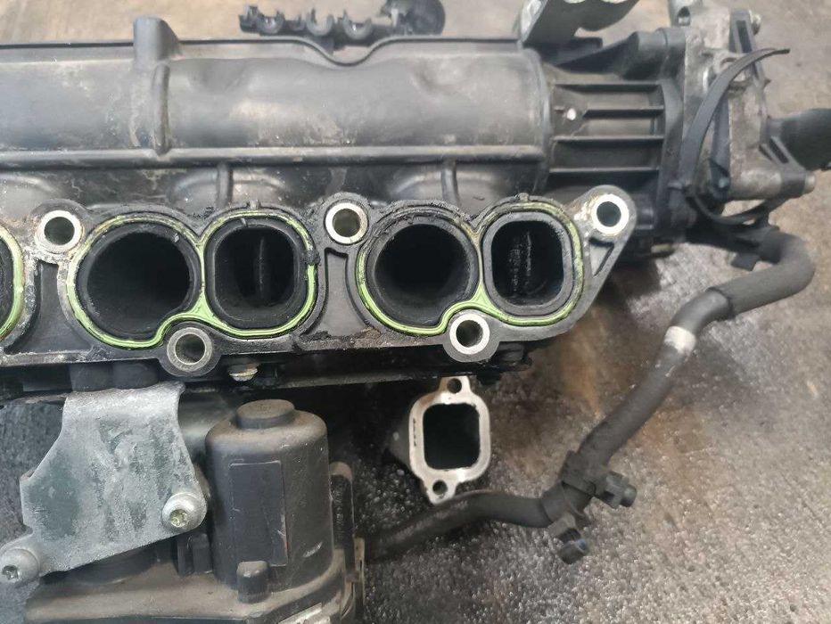 Колектор впускний пластик Opel Insignia 2.0 55566258 опель инсигния