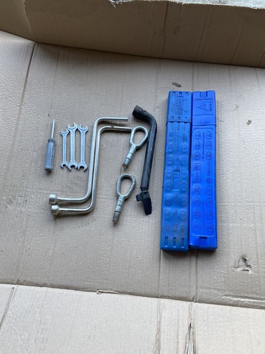 Klucz do kol hak holowniczy trojkat ostrzegawczy bmw e46