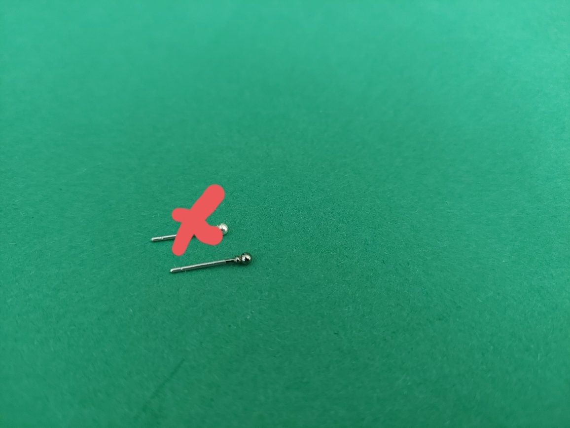Kolczyk z kulką mały 2 mm do ucha