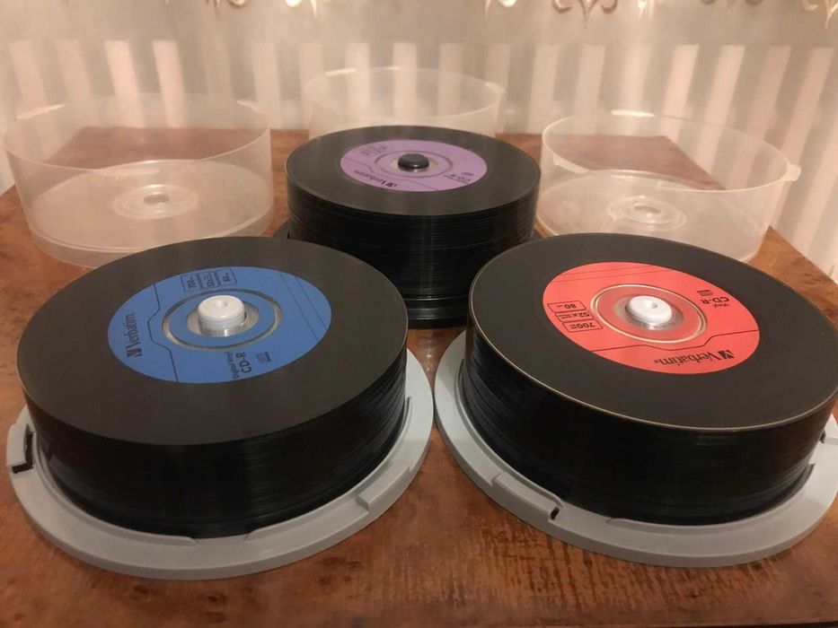 Продам коллекцию аудио сборников на CD.