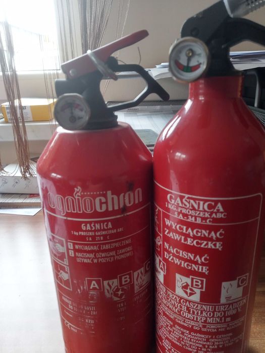 2 gaśnice samochodowe z manometrem