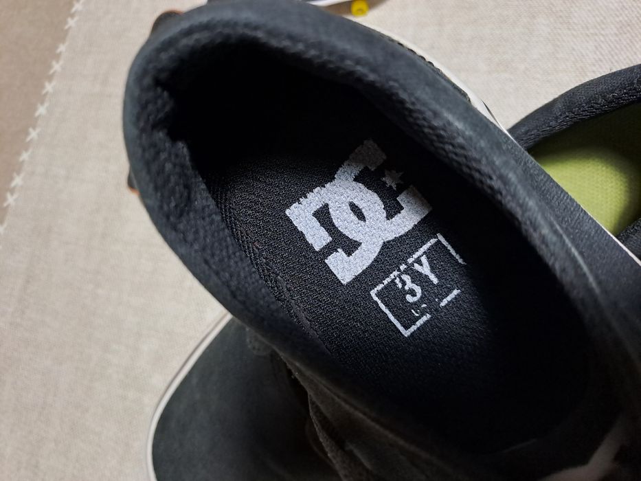 Tenis DC como novos,  tamanho 34
20.00