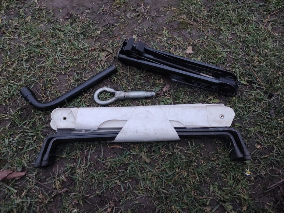 Домкат Опель+ключ,гак і знак аварійний