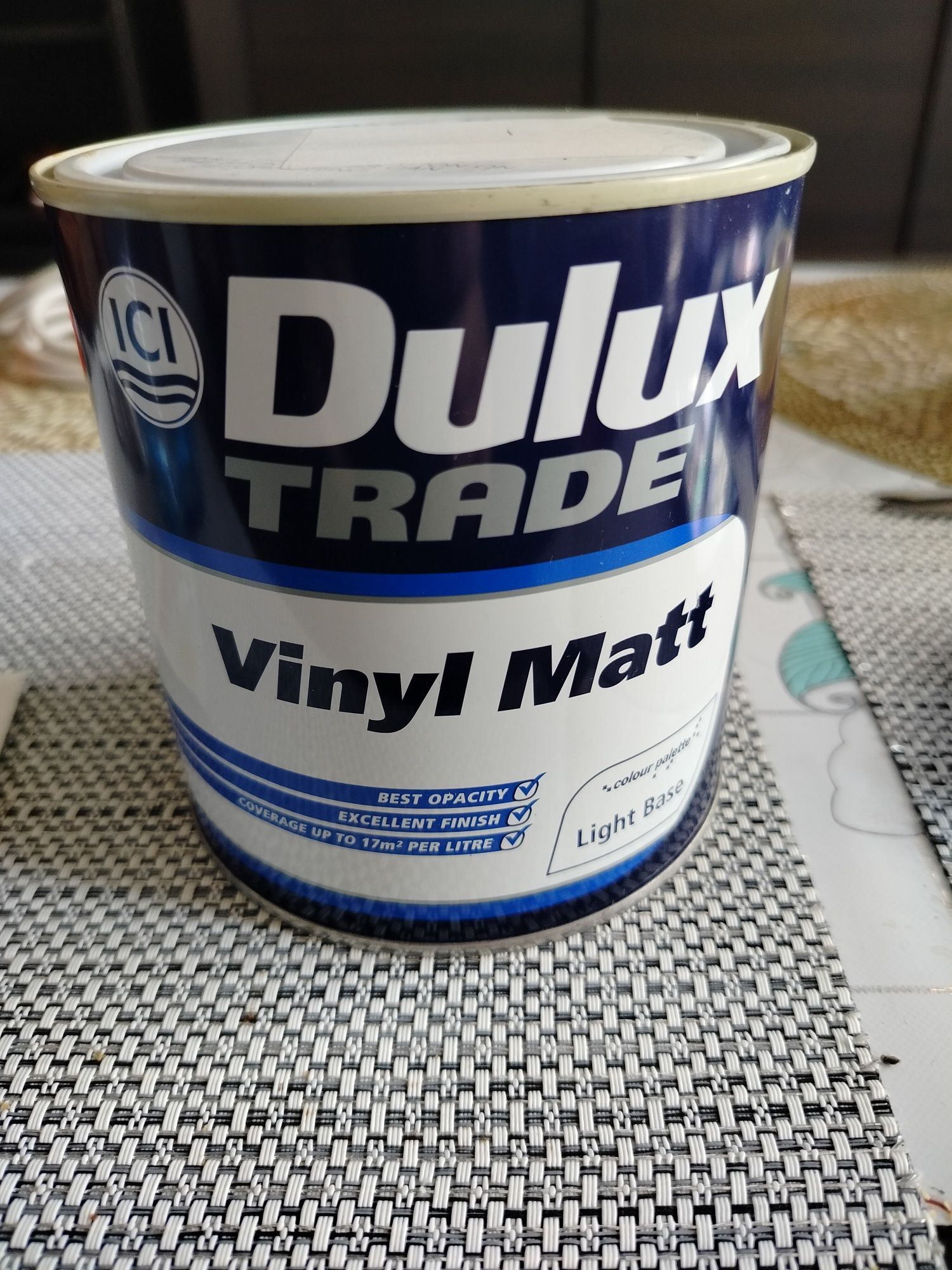 Farby Dulux trade viny matt light base