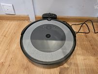 iRobot Roomba i3