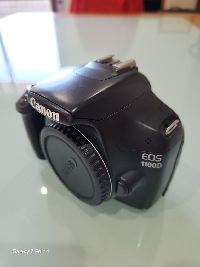 Câmara fotográfica Canon EOS 1100D