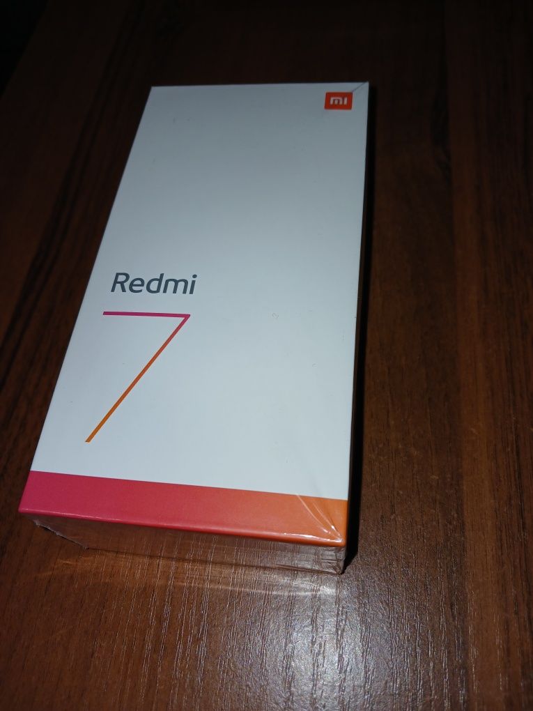 Телефон Xiaomi Redmi 7