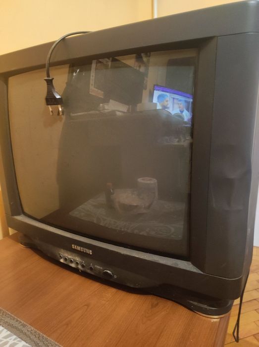 Телевизор старый Самсунг