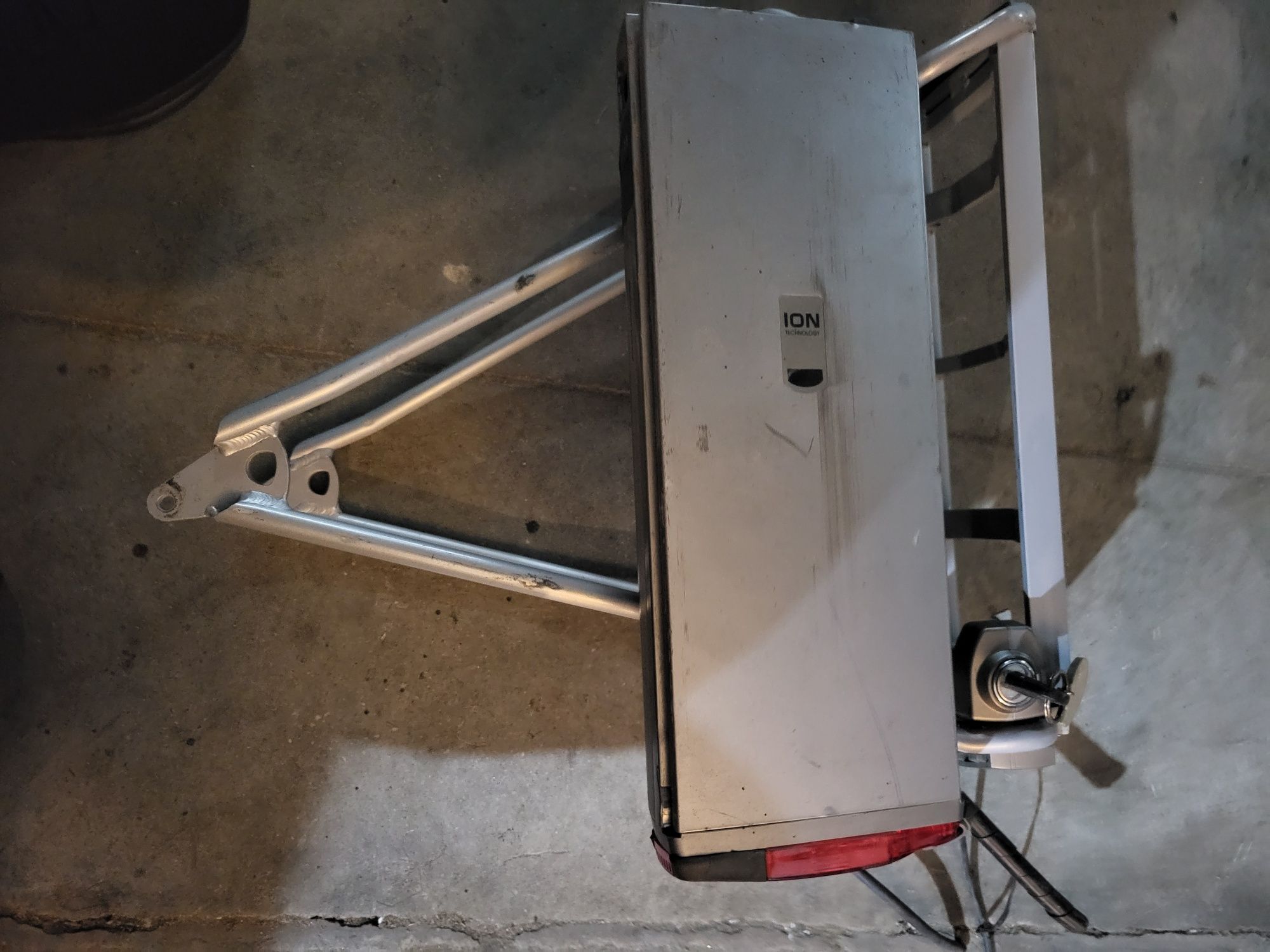 Bagażniki  z bateria batavus 24volt
