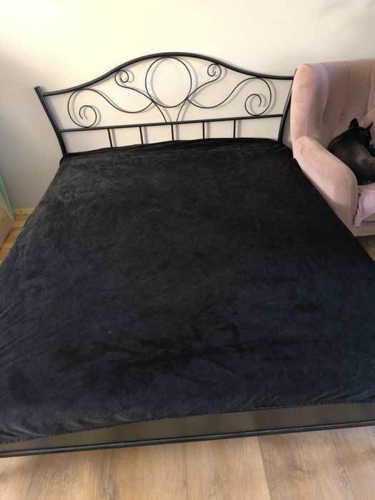 Sprzedam łóżko sypialniane z materacem