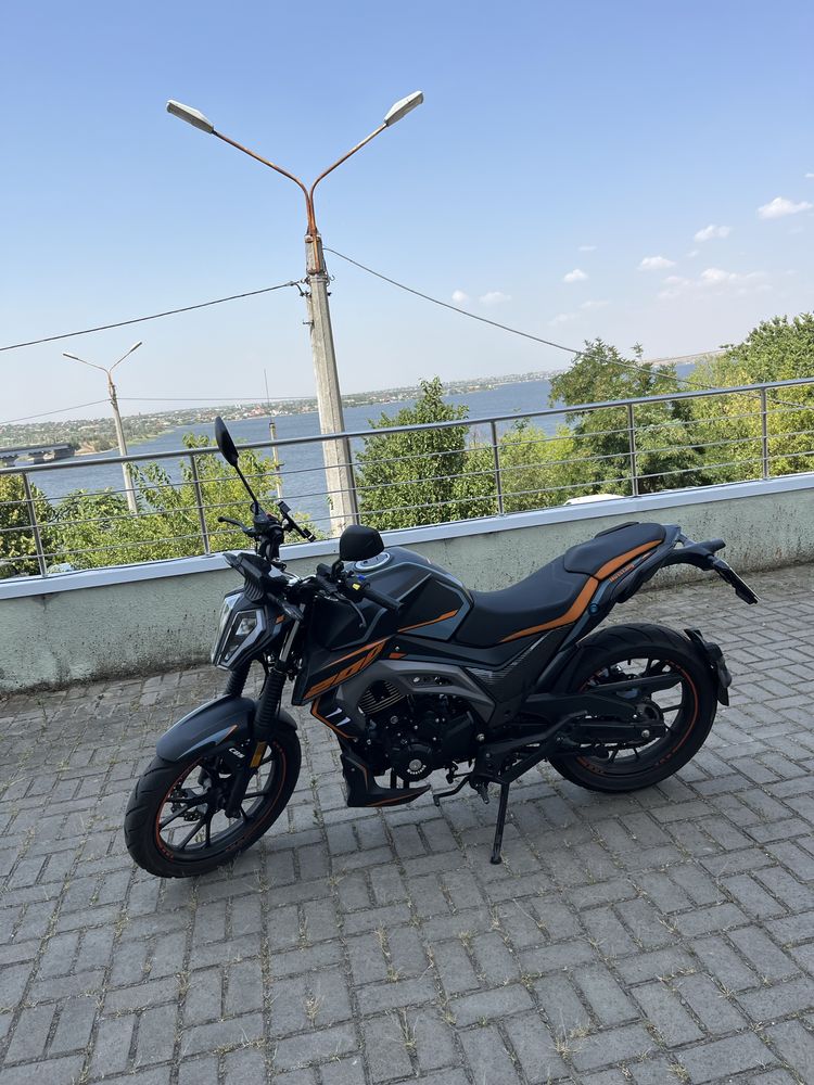 Продам MUSSTANG st 200