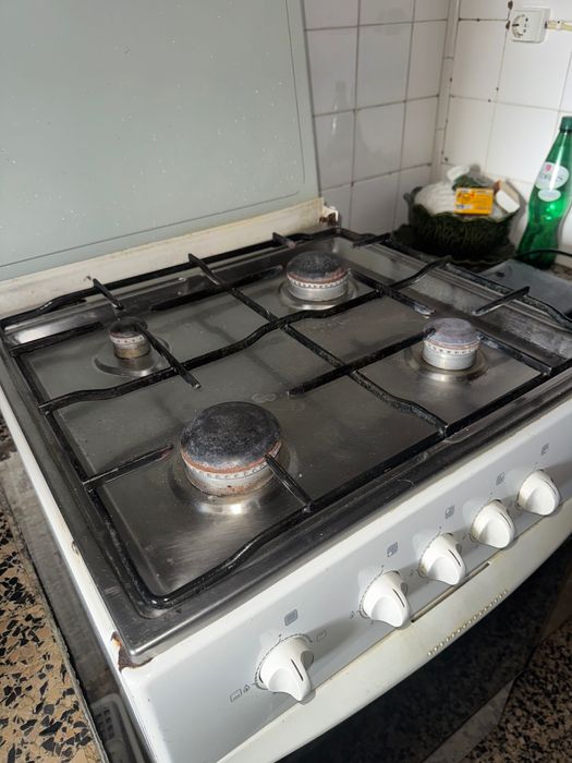 Fogão Balay com forno elétrico e placa a gás