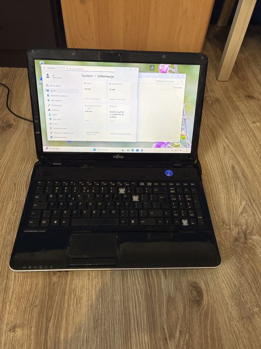 Laptop Fujitsu intel core i 3 dysk 250GB
