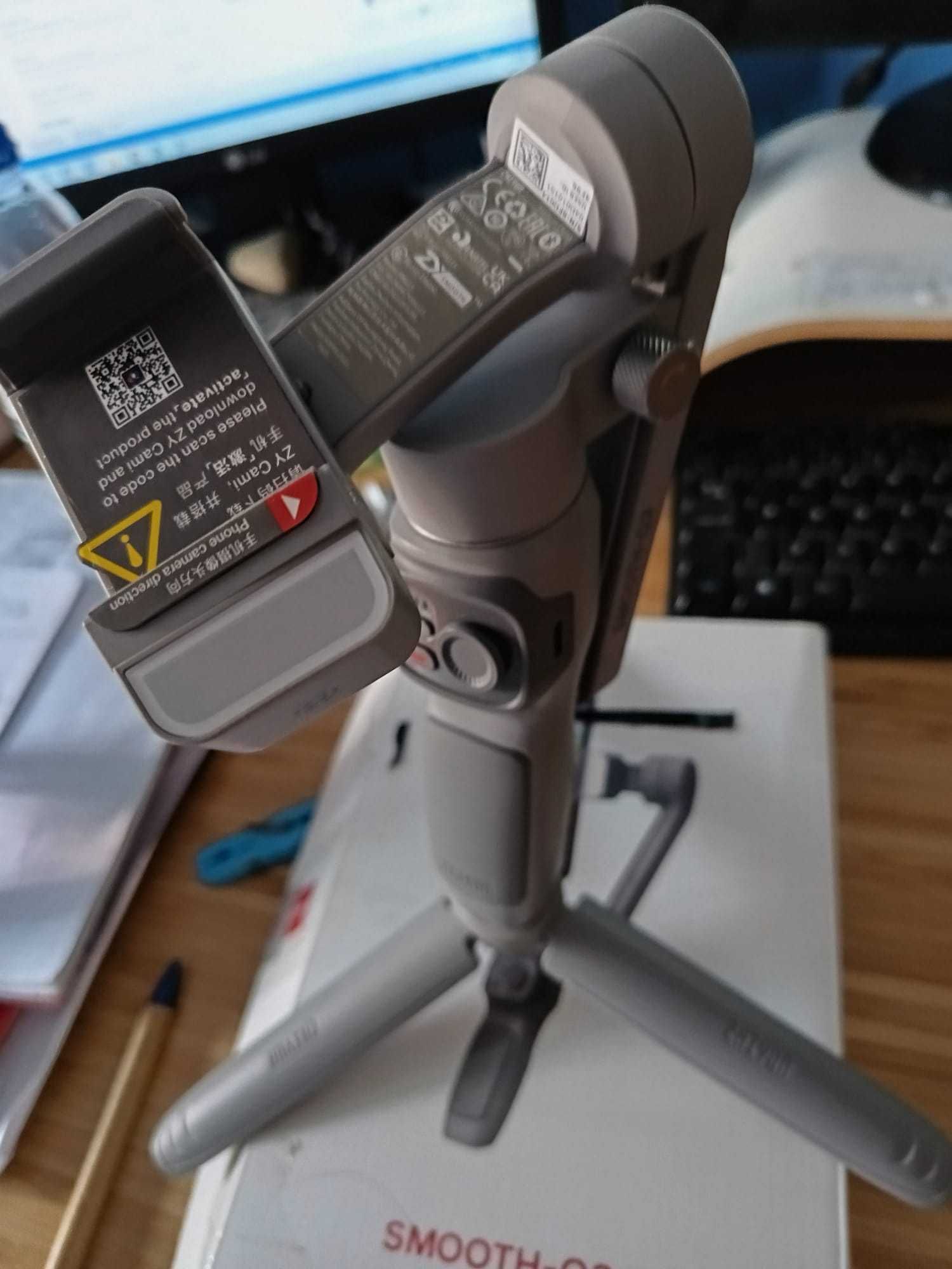 Gimbal ZHIYUN Smooth Q3 (Bluetooth - Autonomia: 15 Horas - Cinzento)