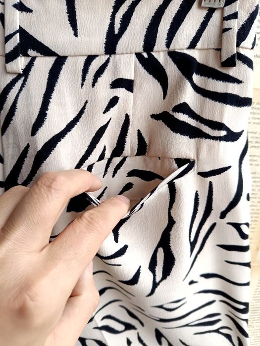 Talia waist 40,7x2 L Szorty typu Bermudy z Nadrukiem Zebry