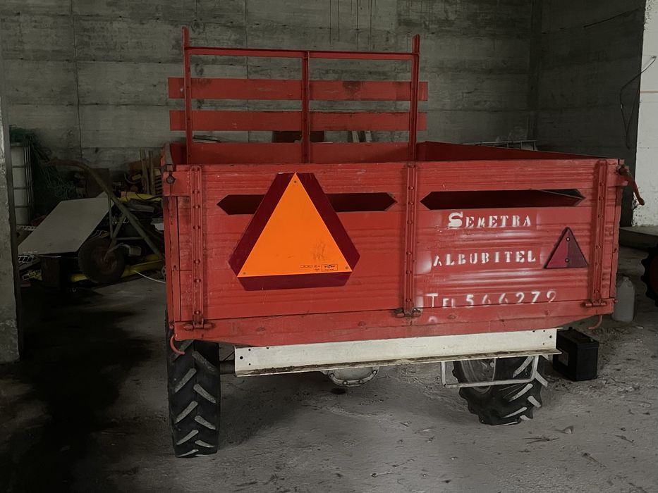 Reboque agricula goldoni para trator pequeno