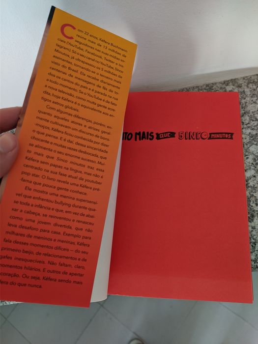 Livro Muito Mais que 5 minutos by Kéfera
Buchmann