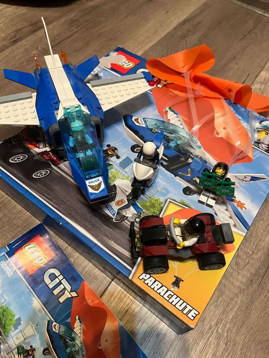 Złożony zestaw Lego City 60208, Aresztowanie spadochroniarza
