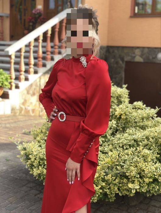 Плаття атласне.