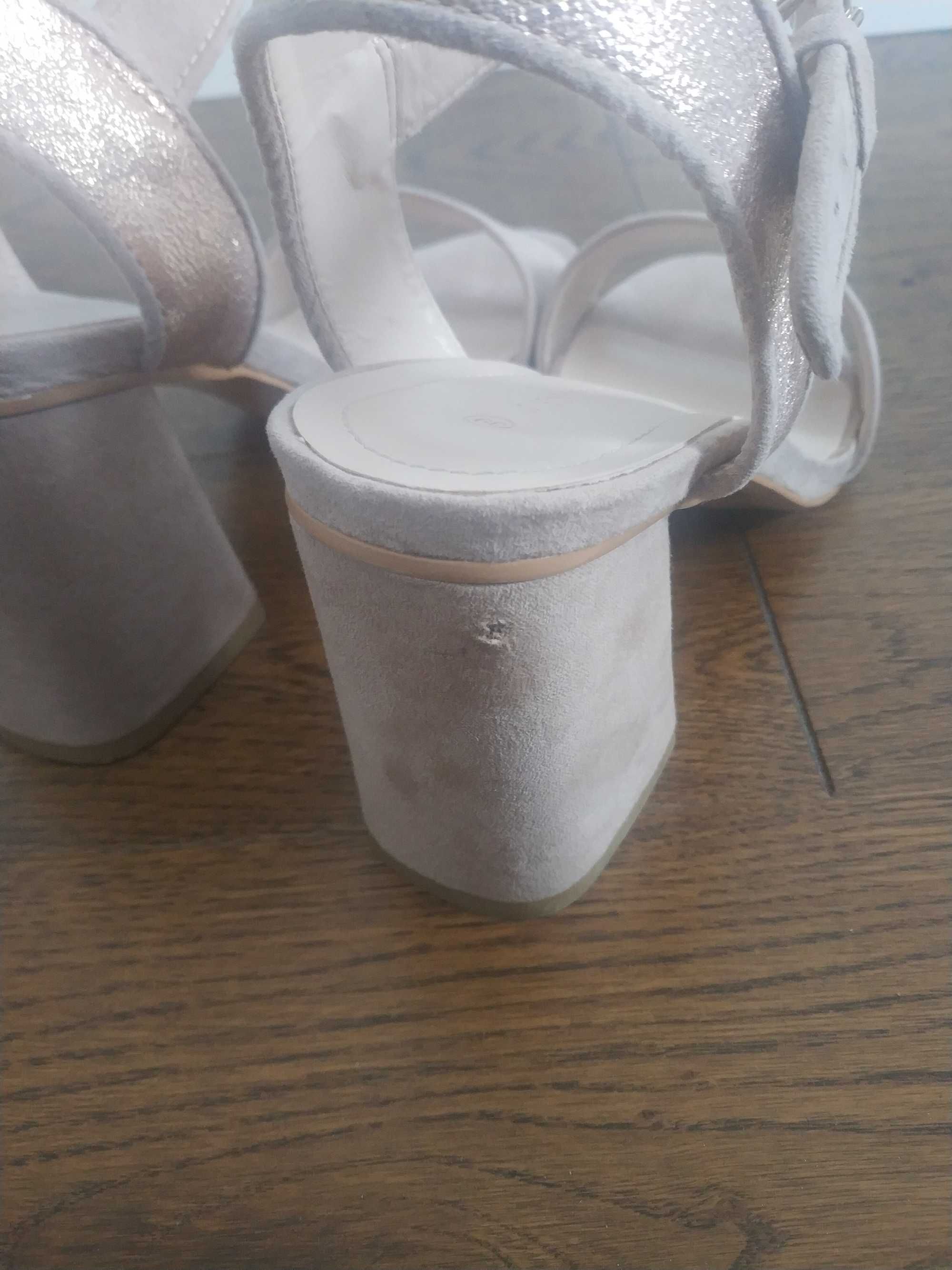 Damskie letnie sandałki na słupku