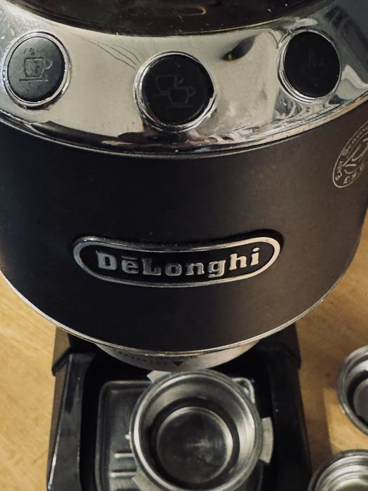 Ekspres do kawy De'Longhi Dedica, model EC685