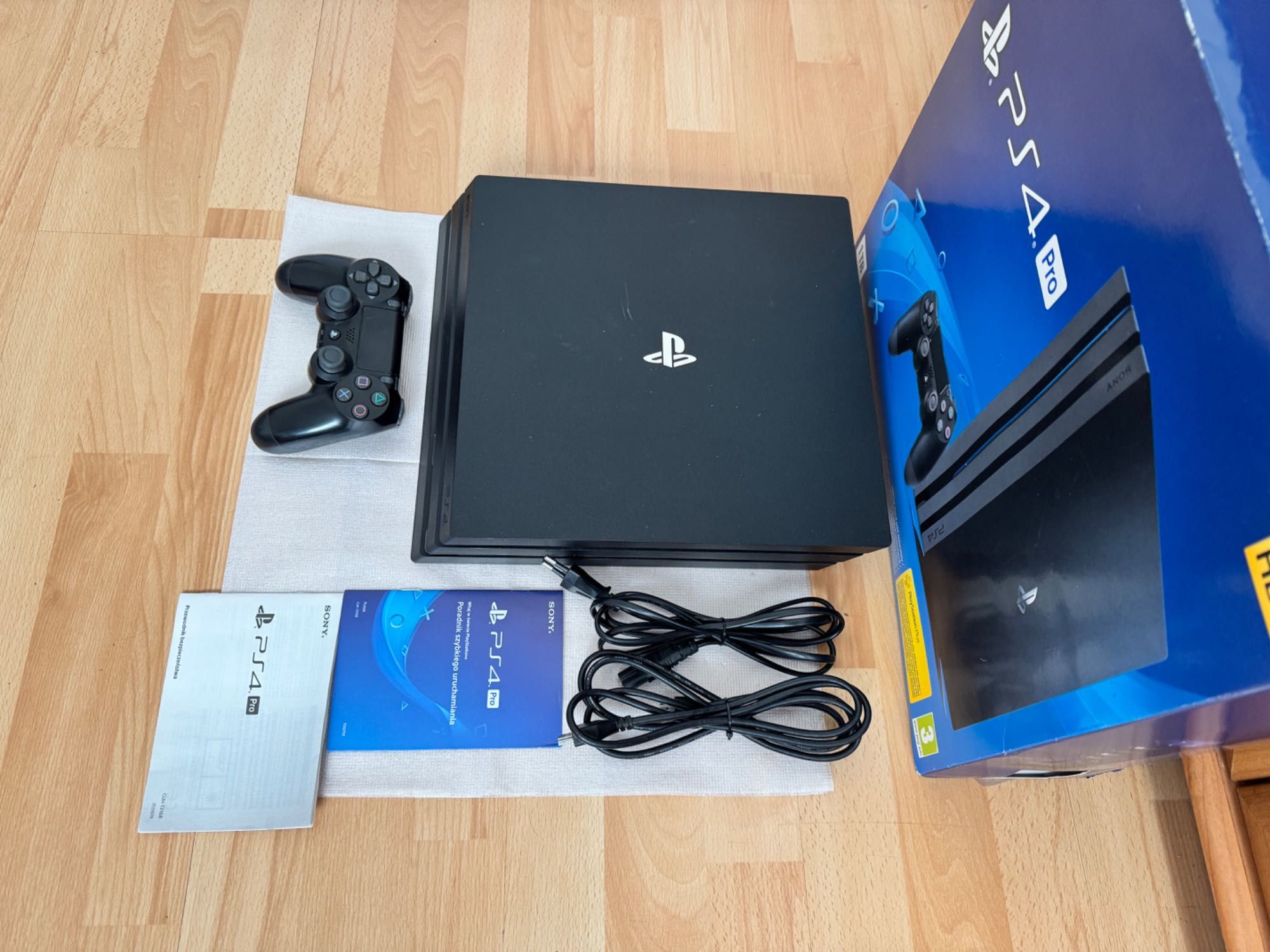 PS4 PRO 1TB CUH-7216B Zadbana