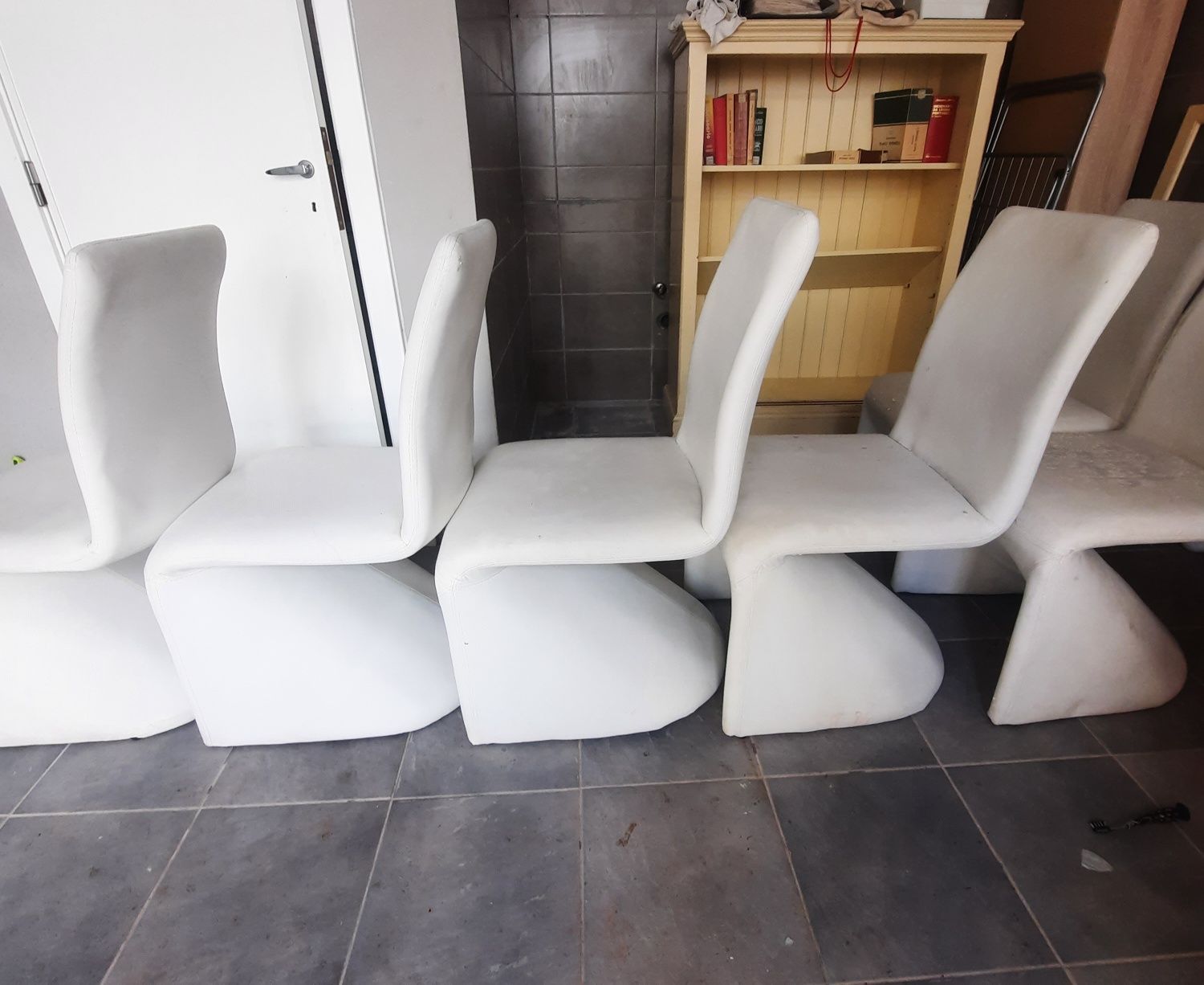 Conjunto cadeiras sala design moderno e sólidas